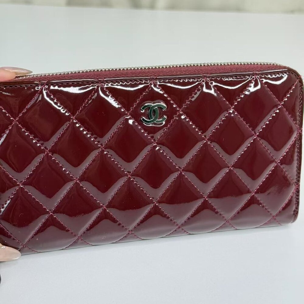 Chanel Burgundy Patent Leather Wallet with Classic Quilted Design - Picture 8 of 11